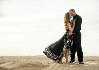 couple kissing algodones dunes brant bender photography