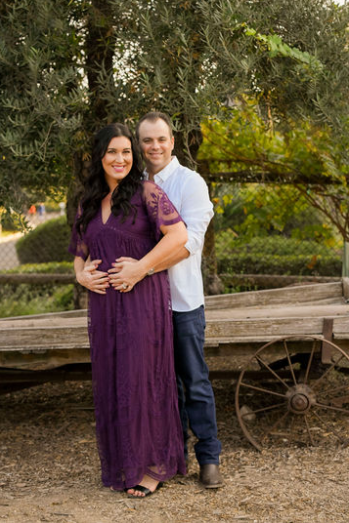 husband and wife maternity photo